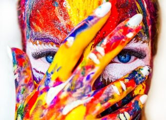 W którym roku powstały kosmetyki?