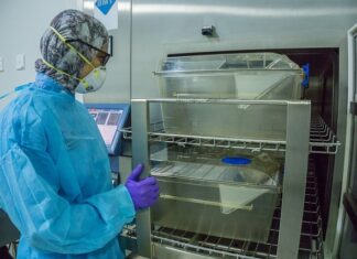 Na czym polega autoklaw?