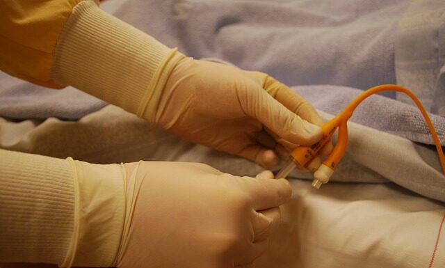 Czy przy znieczuleniu ogólnym zakładają cewnik?