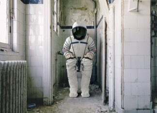 Czy można spuścić włosy w toalecie?