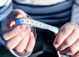 Do czego służy mata antypoślizgowa w procesie mocowania ładunku?